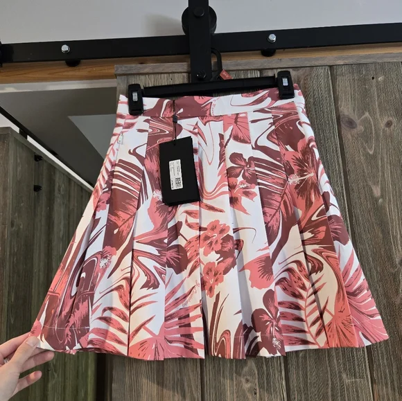 J Lindeburg Hibiscus Golf Skirt - Picture 1 of 2